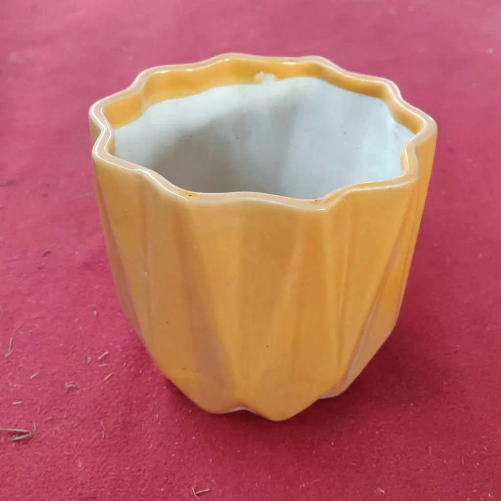 8 Inch Yellow Ceramic Diamond Cut Pot