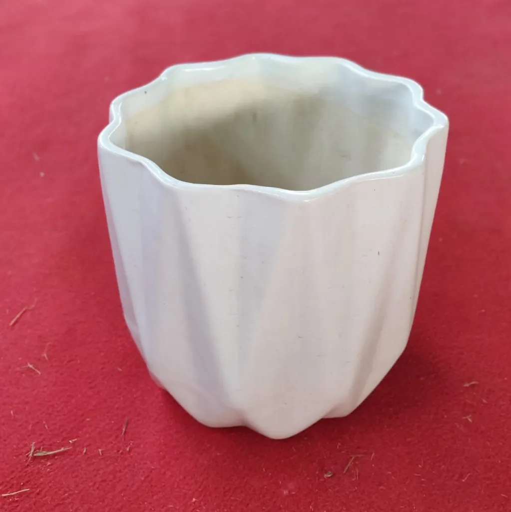 8 Inch White Ceramic Diamond Cut Pot