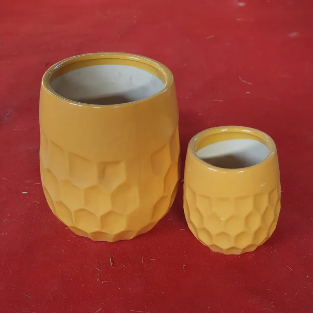 Set of 2 - 9 * 6.5 and 6 * 4 inch Yellow Ananas Ceramic Planters
