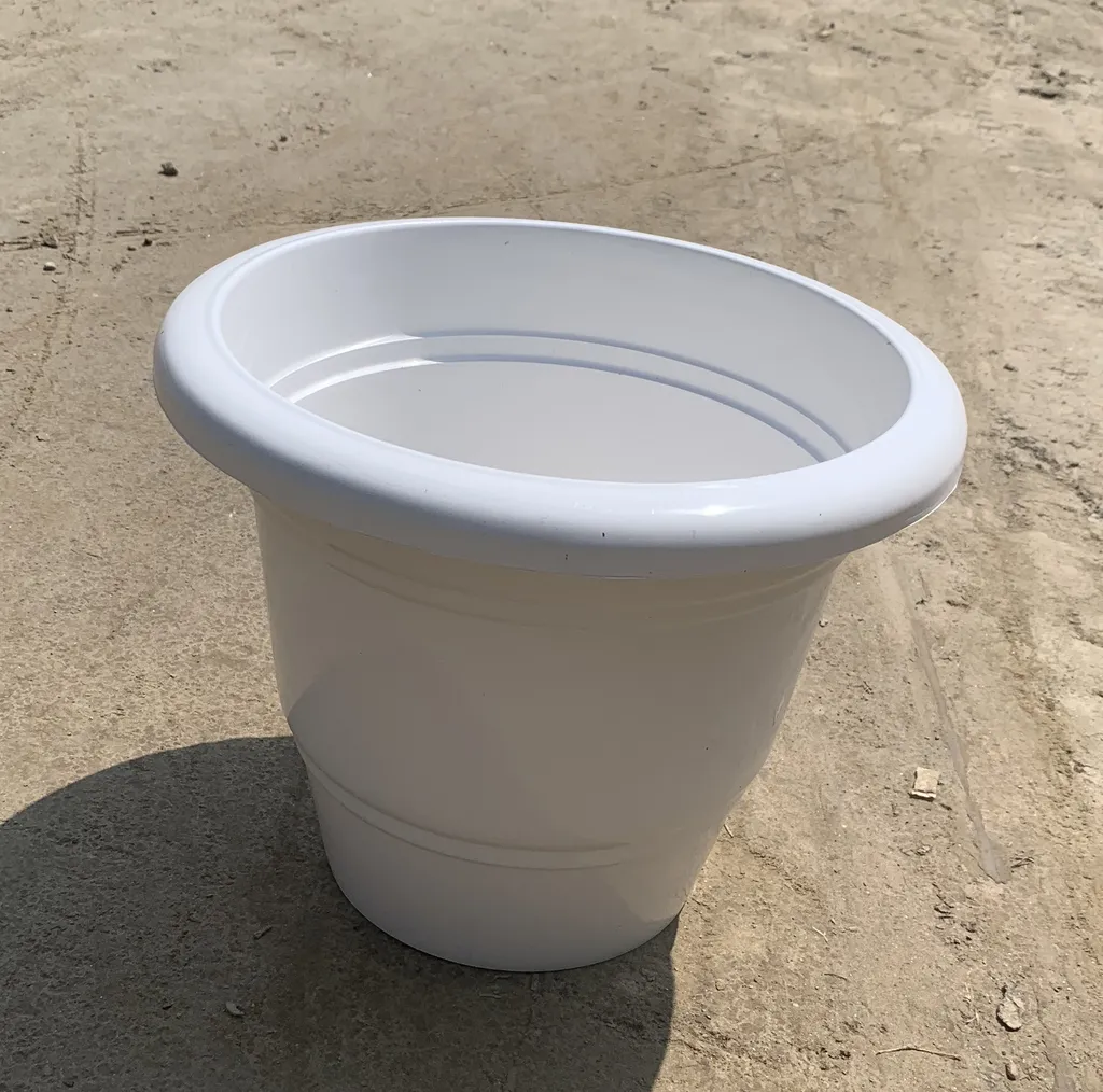 8 inch - Heavy White Plastic Pot