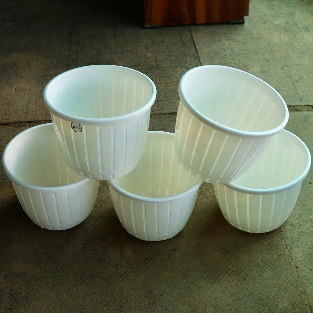 Set of 5 - 10 Inch White Design Plastic Pot