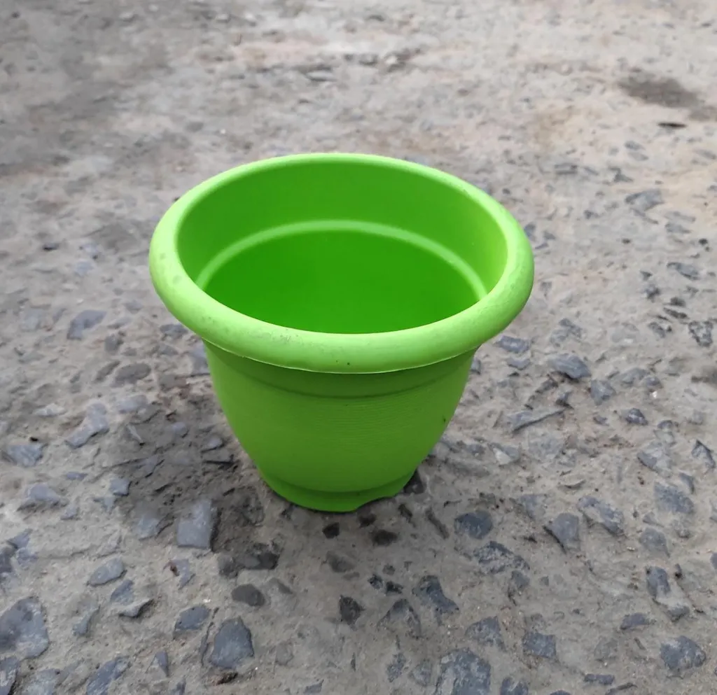 6 Inch Green Plastic Pot