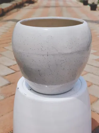 8 Inch White Classy Ceramic Apple Pot