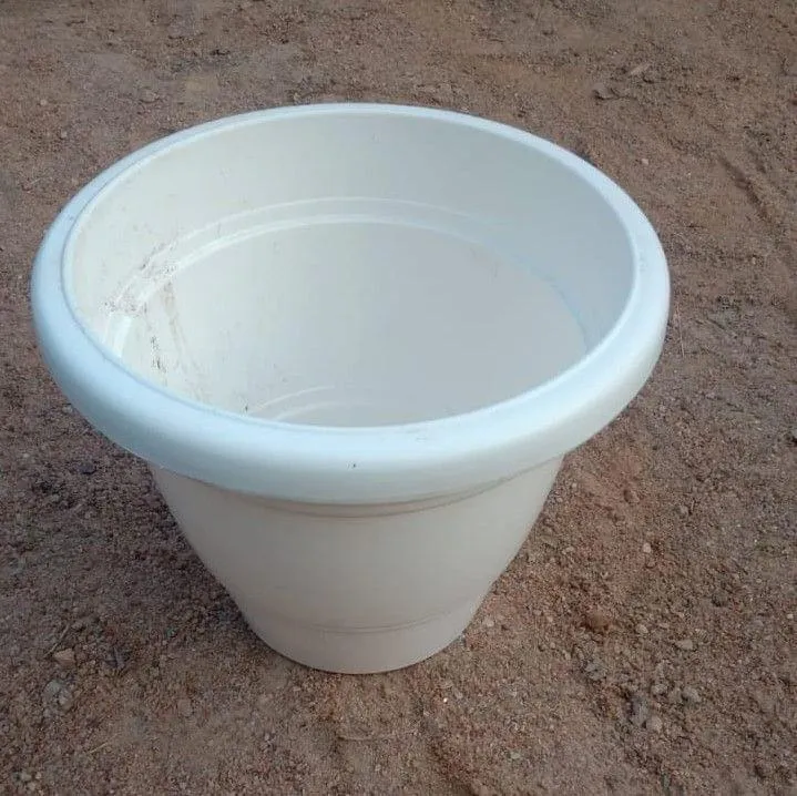12 Inch White Plastic Pot