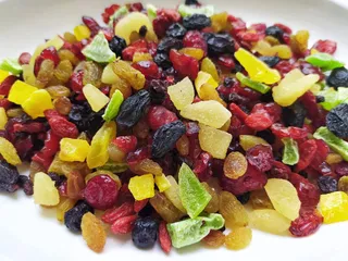 TiniKart Mixed Berries and Dried Fruits - 300 grams | 9 Varieties | Candied Fruits | Blueberry, Cranberry, Gojiberry, Dried Mango, Dried Kiwi, Dried Pineapple | Mix Fruits for Cake | Contains Sugar