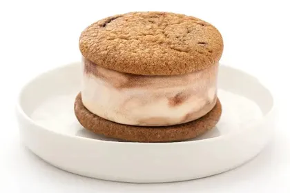 Peanut Butter Ice Cream Cookie Sandwich