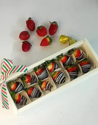 Strawberry Chocolates [Pack Of 12]