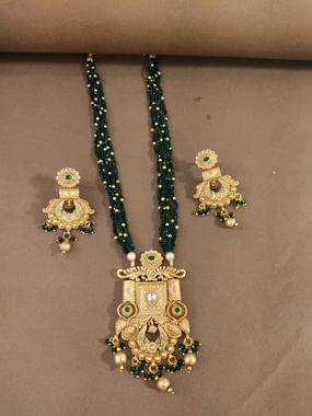 Green Crystal Mala With Rajwadi Pendant Fashionable Set