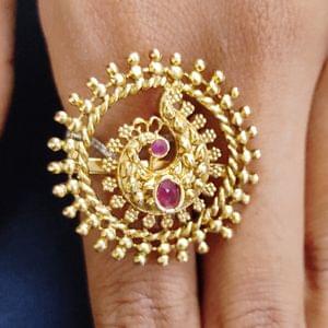 Round Design Finger Ring With Peacock Design