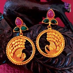 Geru Polish Dangler Round Peacock Designer