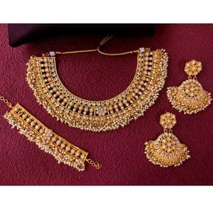 Pearl Cluster Short Necklace Golden Finish