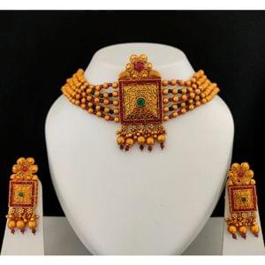 Necklace In Kemp Stone Square Pendant Unique Choker Set_Hayagi(Pune)
