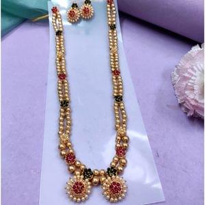 Long Necklace Wati Pendant in Gold & Pearl Stone