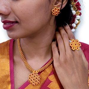 Maharashtrian Thushi Geru Polish With Earrings