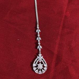 AD Bindi/Maang Tikka In Rhodium Finish